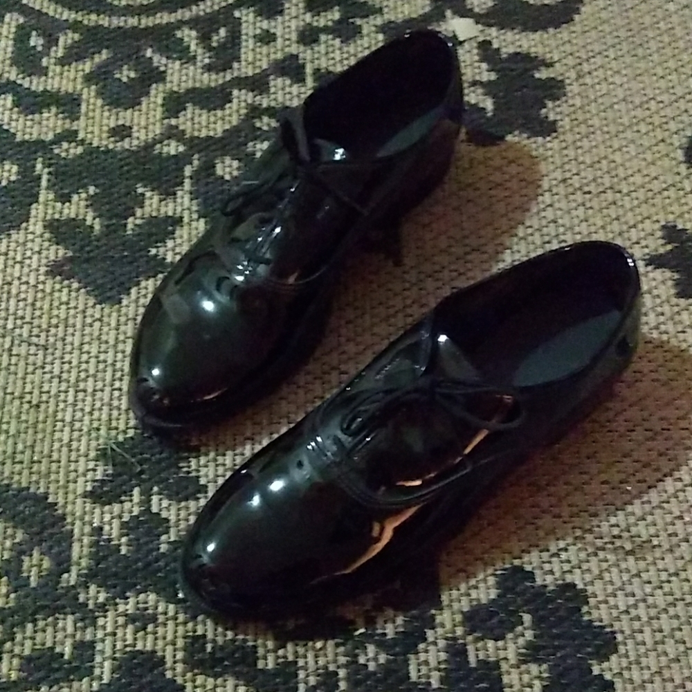 Dress shoes